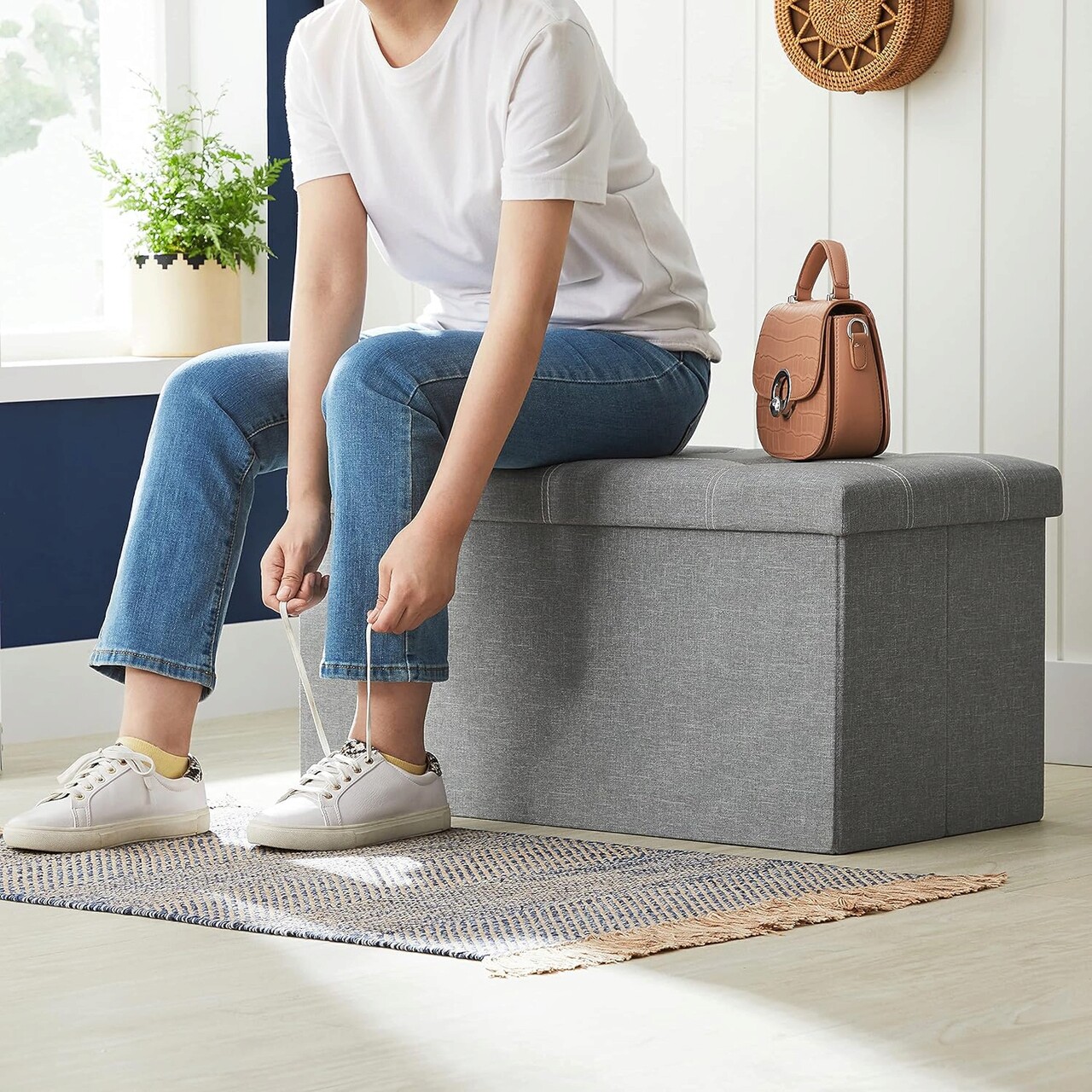 Bancheta cu spatiu pentru depozitare Vasagle, 76 x 38 x 38 cm, pliabila, imitatie in/MDF, gri deschis 3 l bancheta cu spatiu pentru depozitare vasagle 76 x 38 x 38 cm pliabila imitatie inmdf gri deschis 2.jpg