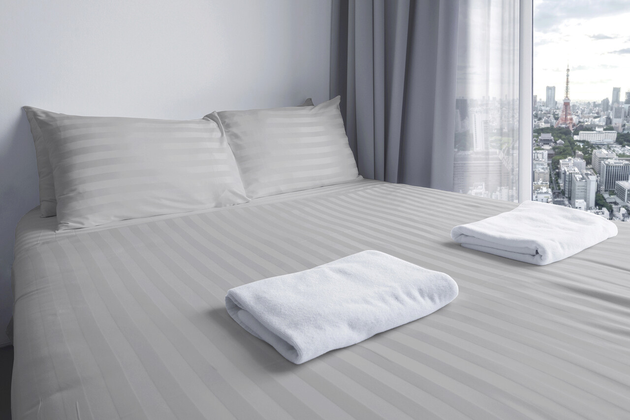 Lenjerie 2 persoane Nature, 100% Bambus, 6 piese, 200x220 cm, gri deschis cu dungi 2 l lenjerie 2 persoane nature 100 bambus 6 piese 200x220 cm gri deschis cu dungi 1.jpg