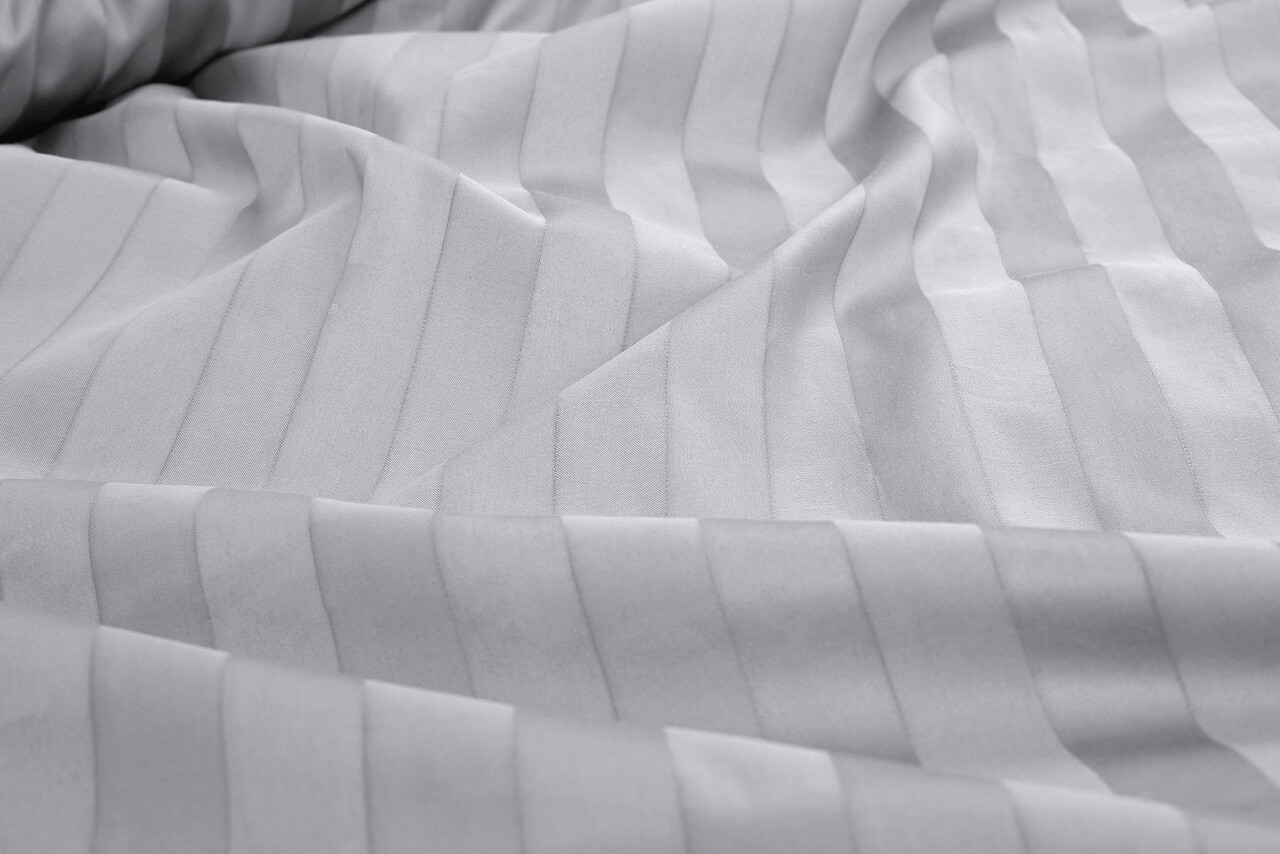 Lenjerie 2 persoane Nature, 100% Bambus, 6 piese, 200x220 cm, gri deschis cu dungi 4 l lenjerie 2 persoane nature 100 bambus 6 piese 200x220 cm gri deschis cu dungi 3.jpg