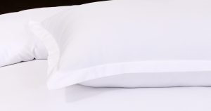 l lenjerie de pat pentru o persoana bleach white plain bedora 400 tc 150 x 240 cm 100 bumbac alb 3.jpg