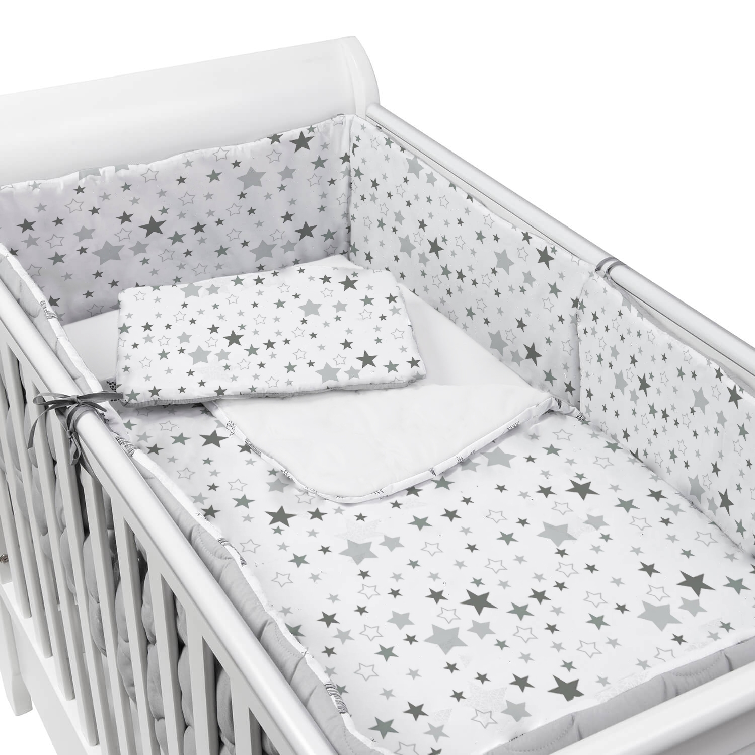 Set lenjerie 5 piese din flanel Kidizi Galaxy Grey, perna bebelus, plapumioara, aparatori si cearceaf 1 Set lenjerie 5 piese din flanel Kidizi Galaxy Grey, perna bebelus, plapumioara, aparatori si cearceaf