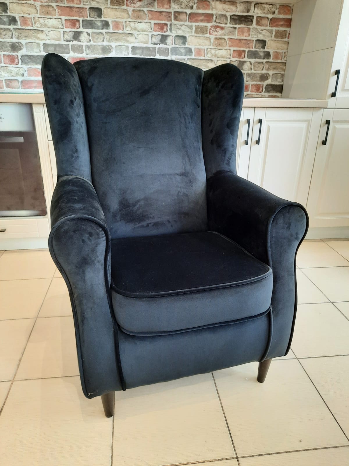 FOTOLIU KING NEGRU FIX TAPITAT 1 IMG 20240325 WA0063.jpg