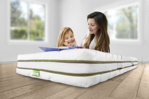 Saltea Latex Lifestyle 1.jpg