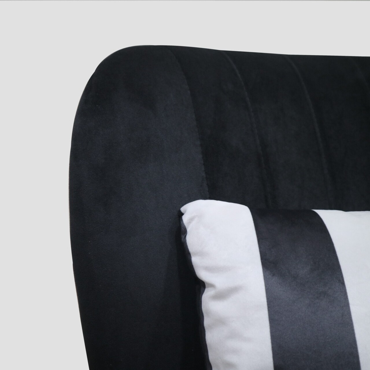 Fotoliu Eloya, Homla, 75.5x71x86 cm, MDF/catifea din poliester, negru/alb 4 Fotoliu Eloya, Homla, 75.5x71x86 cm, MDF/catifea din poliester, negru/alb - imagine 4