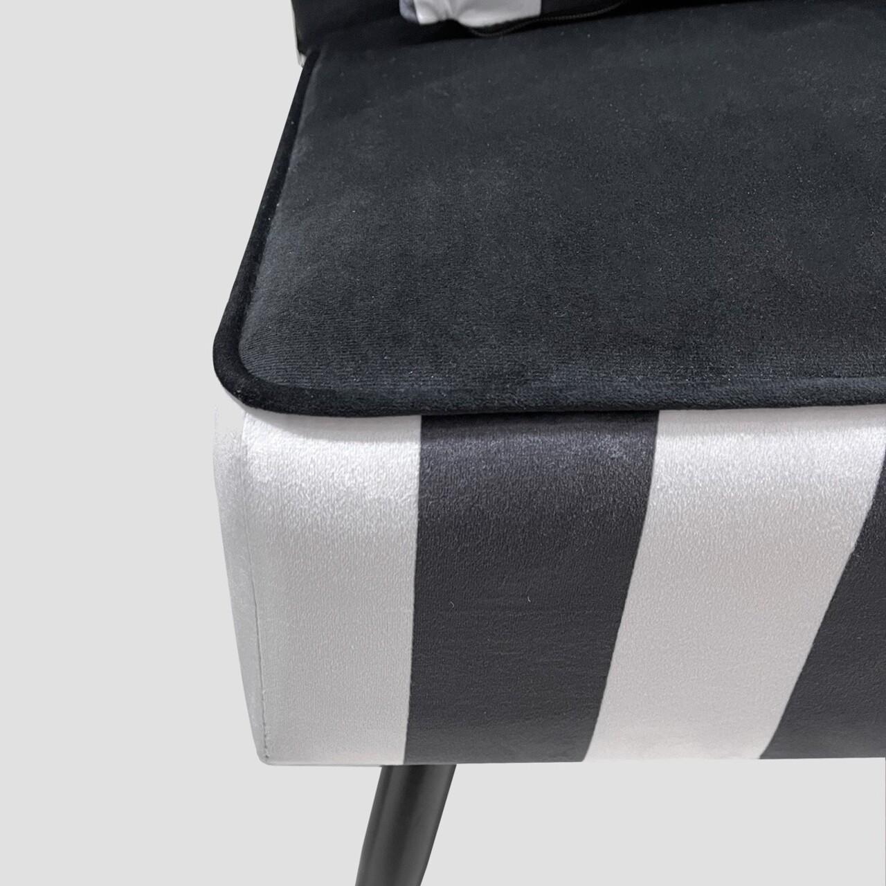 Fotoliu Eloya, Homla, 75.5x71x86 cm, MDF/catifea din poliester, negru/alb 5 Fotoliu Eloya, Homla, 75.5x71x86 cm, MDF/catifea din poliester, negru/alb - imagine 5