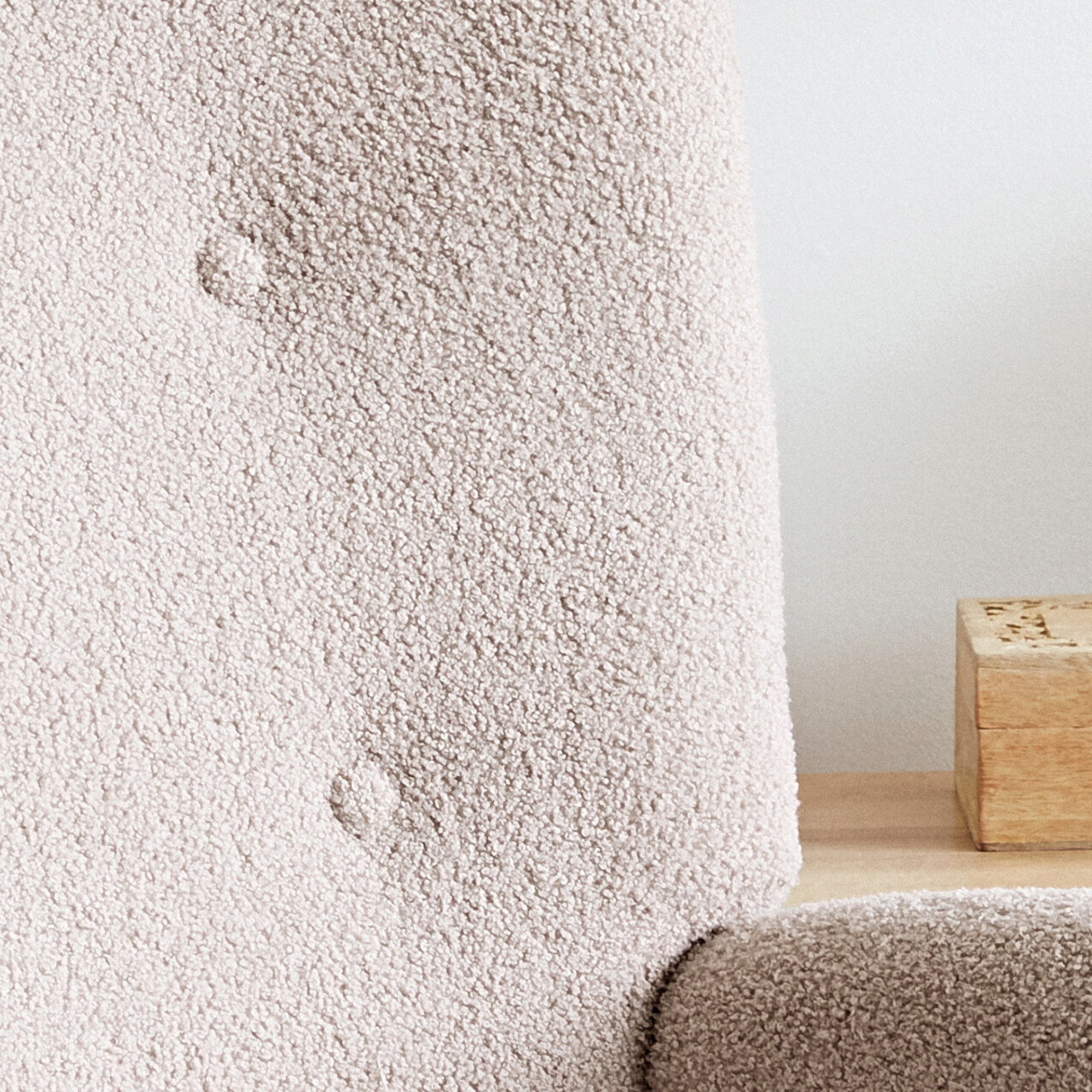 Fotoliu balansoar Moss Teddy Boucle, Homla, 76x64x93.5 cm, metal/poliester, bej 10 Fotoliu balansoar Moss Teddy Boucle, Homla, 76x64x93.5 cm, metal/poliester, bej - imagine 10